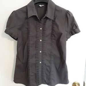 Short sleeve button down